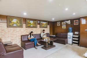 Επισκέπτες που μένουν στο FabHotel PS International