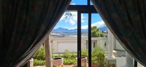 Nespecifikovaný výhled na hory nebo výhled na hory při pohledu z apartmánu