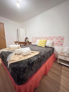 Postel nebo postele na pokoji v ubytování Singh Leite Family PT