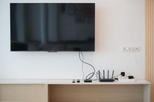 Televiisor ja/või meelelahutuskeskus majutusasutuses The Seacation Pool Villa