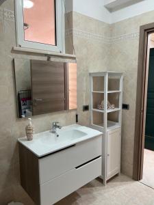 Ένα μπάνιο στο Viterbo Suite - I tre Moschettieri - Zona Universitaria e Tribunale Nuovo +4 φωτογραφίες