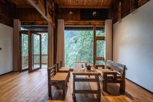 Фотография из галереи 雾里观阵山 Foggy Valley в Чжанцзяцзе