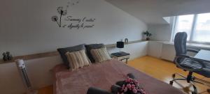 TV a/nebo společenská místnost v ubytování Maison confortable 8 personnes - 4 chambres