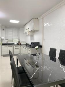 Kuchyň nebo kuchyňský kout v ubytování Luxury Private Cozy warm house + 7 fotografií