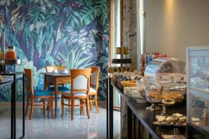 Jídlo v hotelu nebo okolí + 55 fotografií