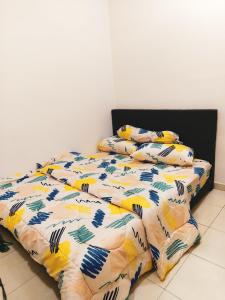 Ένα ή περισσότερα κρεβάτια σε δωμάτιο στο Homestay Beruntung Adenium +3 φωτογραφίες