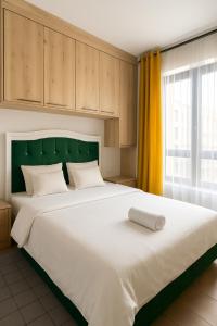 Postel nebo postele na pokoji v ubytování Executive Studio Kinoo