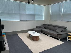 Χώρος καθιστικού στο Yanggang House Cheonan