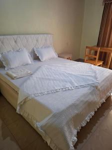 Ένα ή περισσότερα κρεβάτια σε δωμάτιο στο Kigali Great Home