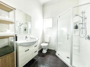 Ένα μπάνιο στο The Nook And Cranny Greytown +9 φωτογραφίες