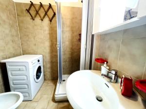 a bathroom with a washing machine and a sink at Suite Semeria 129 - Sanremo in Sanremo