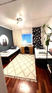 En eller flere senge i et værelse på Nordic Villa with private sledding hill and fire pit