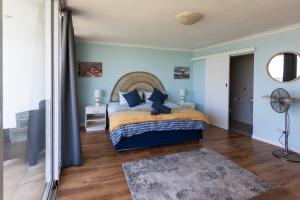 Ένα ή περισσότερα κρεβάτια σε δωμάτιο στο Jeffreys Bay Getaway