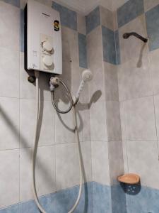 Ένα μπάνιο στο Megah Inn Home Inanam