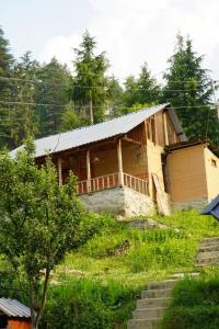 a house that is on top of a hill at Oreos cafe and stay shangarh in Shangarh