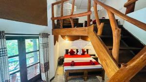 Una cama o camas en una habitación de The Heritage Resort 36 fotos más