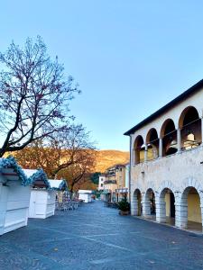 Tòa nhà nơi căn hộ tọa lạc