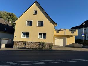 Το κτήριο όπου στεγάζεται  το διαμέρισμα