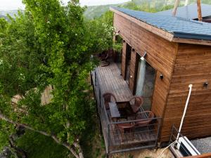 Μπαλκόνι ή βεράντα στο AlmaHouse Secluded Mountain Cabins