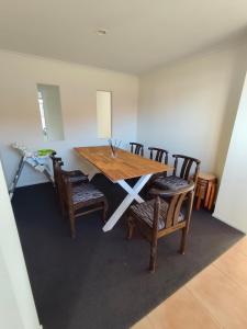 Et opholdsområde på East Luxury house + 7 billeder