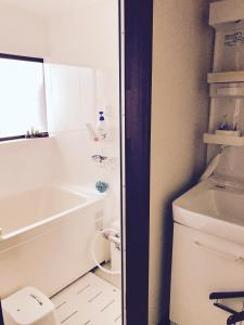 Photo de la galerie de l'établissement 三崎港至近一軒家, à Moroiso