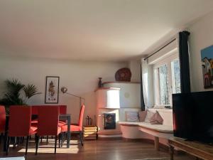 Khu vực ghế ngồi tại Traveller's home in the Dolomites