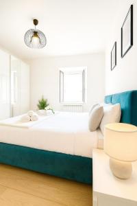 Ένα ή περισσότερα κρεβάτια σε δωμάτιο στο Como Lake View Enjoy&Relax +9 φωτογραφίες