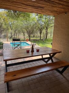Swimmingpoolen hos eller tæt på Ndoto Cottage