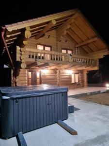 Budova, kde se prázdninový dům nachází + 4 fotografie