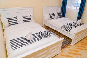 En eller flere senge i et værelse på Winnie Homes + 4 billeder