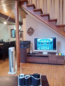 Μια τηλεόραση ή/και κέντρο ψυχαγωγίας στο Kurokawa Onsen Besso - Vacation STAY 14733 +20 φωτογραφίες