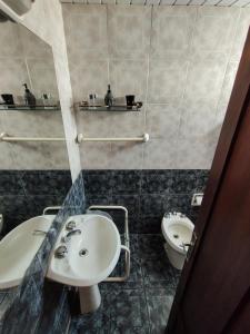 a bathroom with two sinks and a toilet at Apartamento Piriápolis in Piriápolis +24 photos