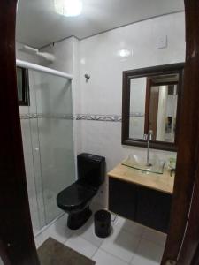 Ένα μπάνιο στο Beautiful ground floor apartment facing the beach with pool +6 φωτογραφίες