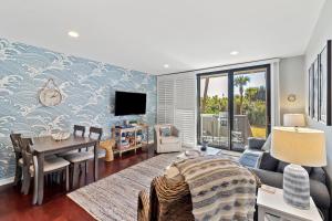 Μια τηλεόραση ή/και κέντρο ψυχαγωγίας στο SWV2167: 2167 Shipwatch Villa