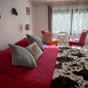 Posezení v ubytování Alaric Lodge: gîte champêtre avec parking privé.