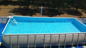 Bazén v ubytování LA PILA masseria salentina con piscina 3 camere con 6 PL si animali domestici nebo v jeho okolí