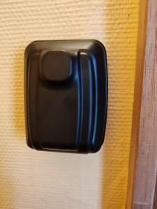 a black door knob on a wooden door at MAGNIFIQUE ESCALE POITEVINE. THE PLACE TO BE in Poitiers