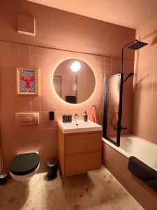 a bathroom with a sink and a toilet and a mirror at Atelier Noé NOIR - Kunstvoll Wohnen - Wunderbares Frühstück möglich - Ruhig und nah am Zentrum - in Chemnitz +23 photos