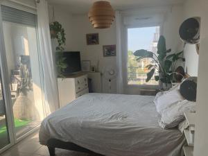 Postel nebo postele na pokoji v ubytování Cité du Vin 2 bedroom apartment - parking space