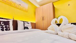 Ένα ή περισσότερα κρεβάτια σε δωμάτιο στο 海边独栋五卧花园泳池别墅