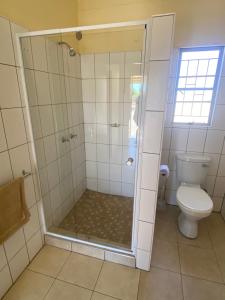 Ένα μπάνιο στο steps Self-Catering Accommodation