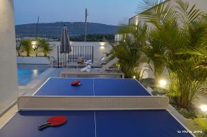 Πισίνα στο ή κοντά στο como -שתי וילות יוקרתיות עם בריכה פרטית מחוממת ומקורה