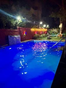 Πισίνα στο ή κοντά στο Amy Villa Lonavala - 5bhk- 5 mins from lonavala station with private swimming pool