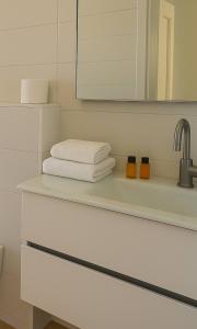 Φωτογραφία από το άλμπουμ του Rechavia Suite σε Geʼullim