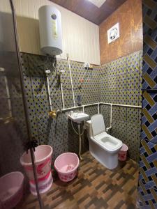 Koupelna v ubytování Annu Bhai Sewa Sadan Near Janmbhumi Approx 5Min + 40 fotografií