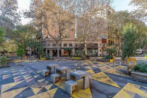 Tòa nhà nơi căn hộ tọa lạc