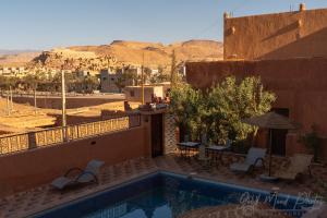 a resort with a pool and a view of the desert at Riad Ouinz in Aït Ben Haddou
