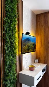 a room with a white table and a green wall at MunSpell Apartment in Kopaonik +5 photos