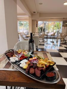 Jídlo v hotelu nebo okolí