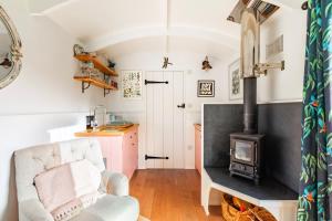 Kuchyň nebo kuchyňský kout v ubytování Shepherds Hut by Leap Escapes + 6 fotografií